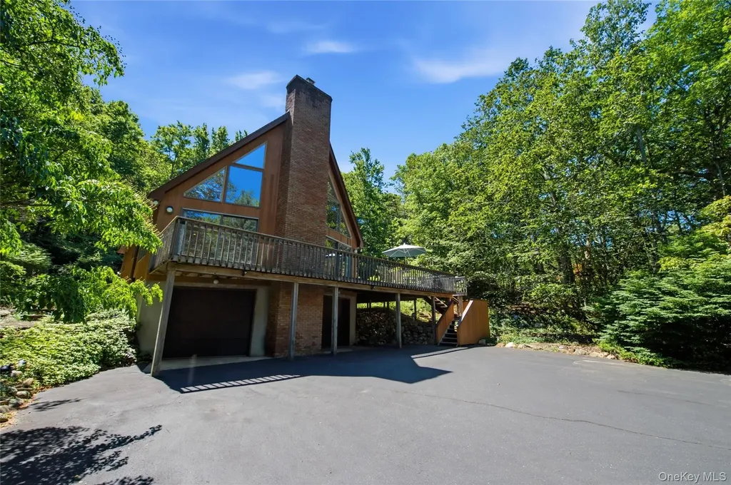 73 Glen Road Baiting Hollow NY 11933