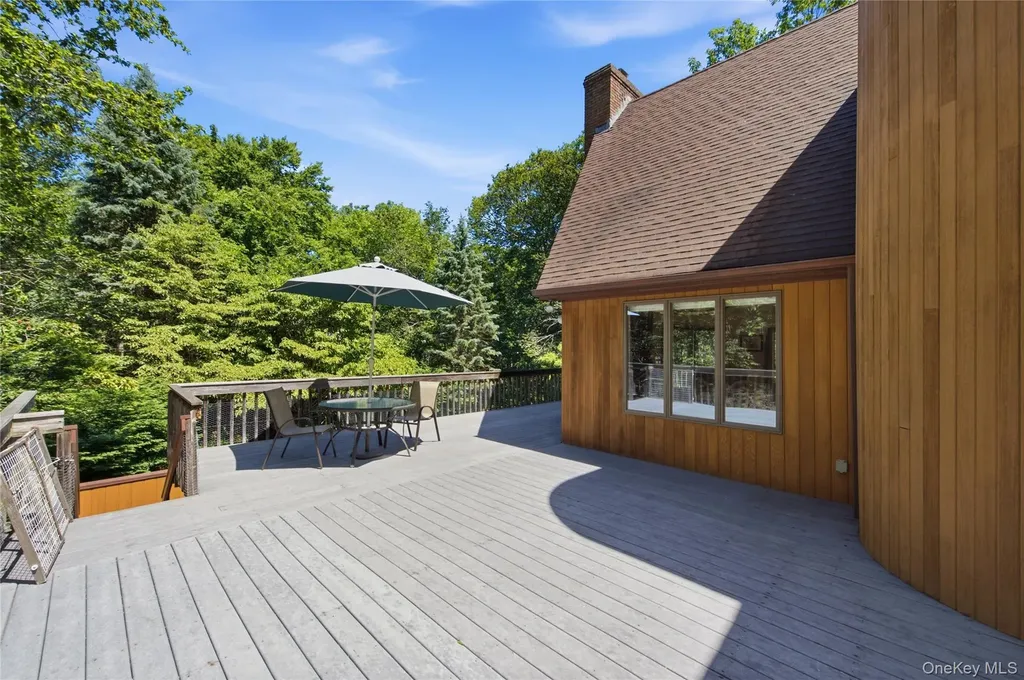 73 Glen Road Baiting Hollow NY 11933