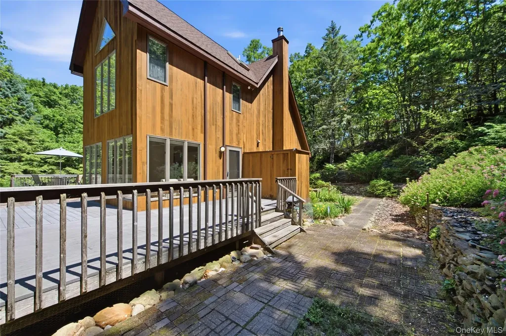 73 Glen Road Baiting Hollow NY 11933