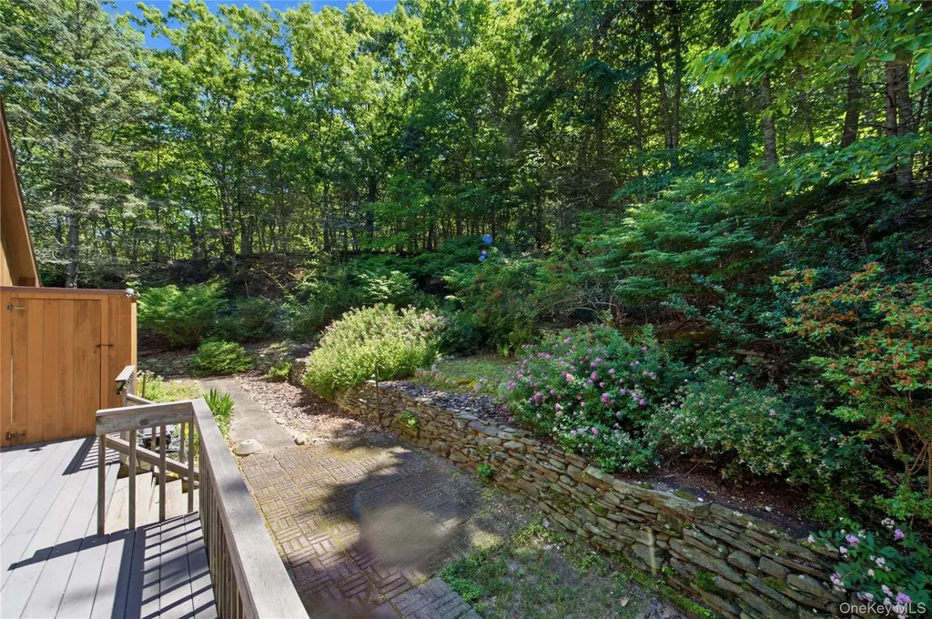 73 Glen Road Baiting Hollow NY 11933