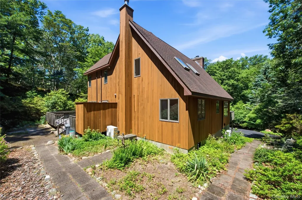 73 Glen Road Baiting Hollow NY 11933