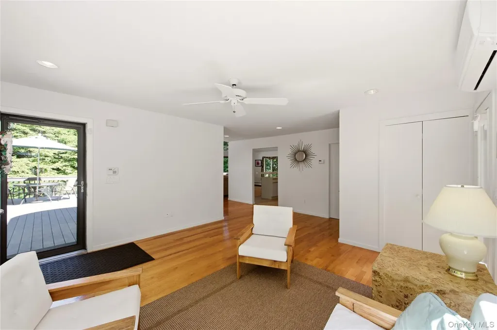 73 Glen Road Baiting Hollow NY 11933