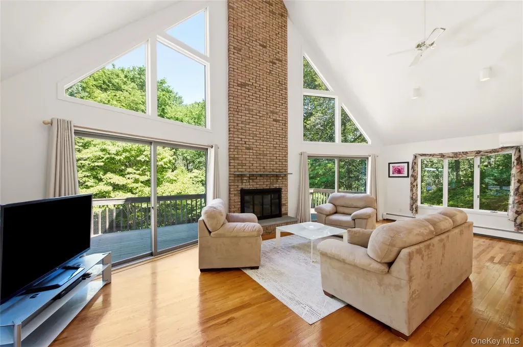 73 Glen Road Baiting Hollow NY 11933