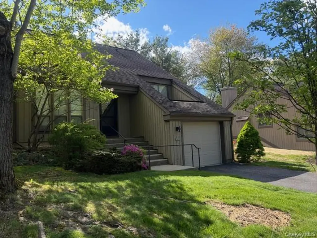 374 Heritage Hills Somers NY 10589
