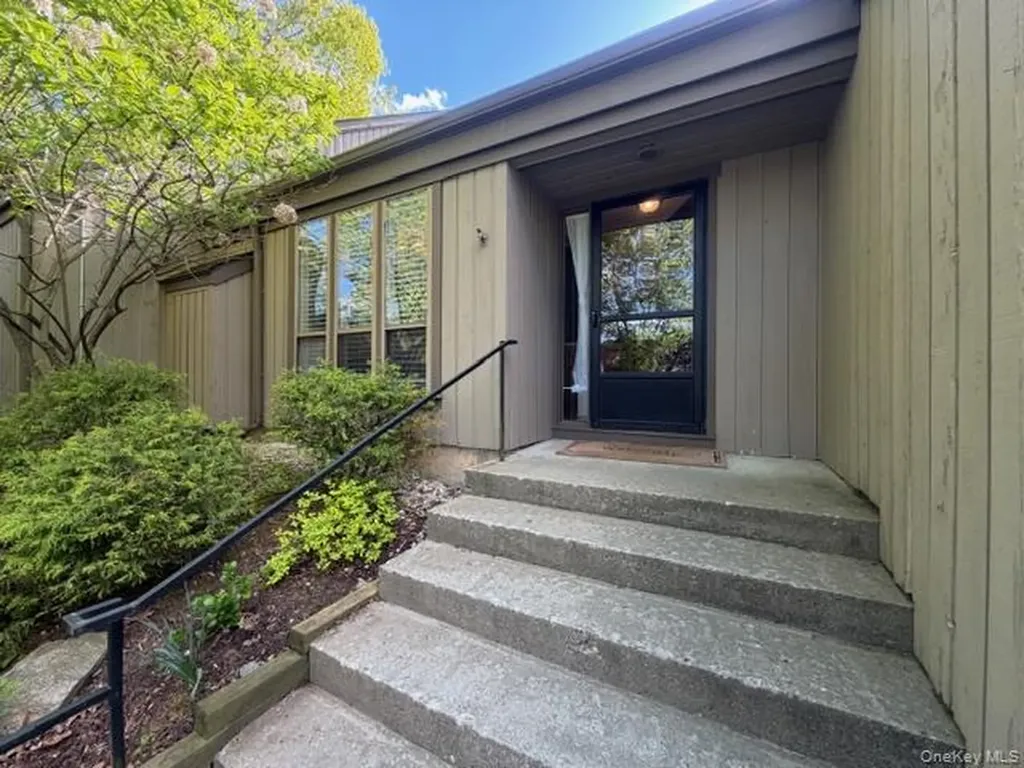 374 Heritage Hills Somers NY 10589