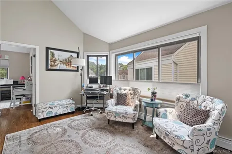 17 Top Of The Ridge Mamaroneck NY 10543