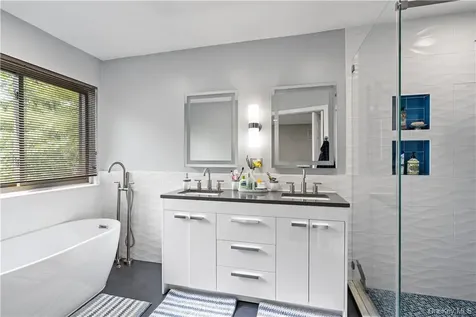 17 Top Of The Ridge Mamaroneck NY 10543