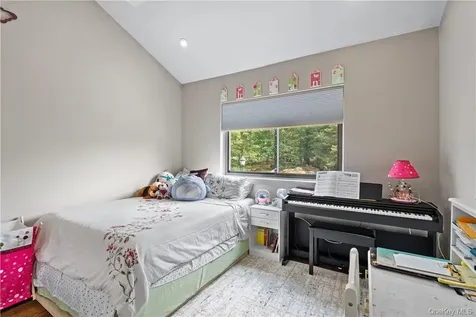 17 Top Of The Ridge Mamaroneck NY 10543