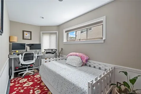 17 Top Of The Ridge Mamaroneck NY 10543