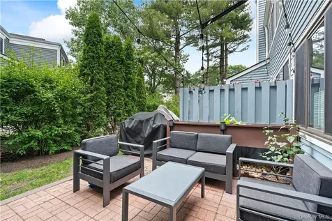 17 Top Of The Ridge Mamaroneck NY 10543