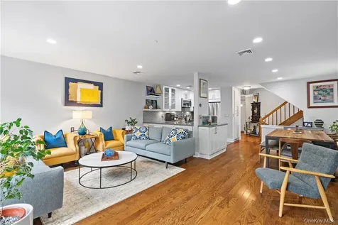 17 Top Of The Ridge Mamaroneck NY 10543