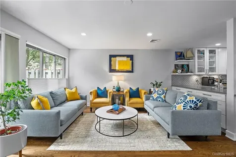 17 Top Of The Ridge Mamaroneck NY 10543
