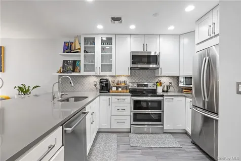 17 Top Of The Ridge Mamaroneck NY 10543