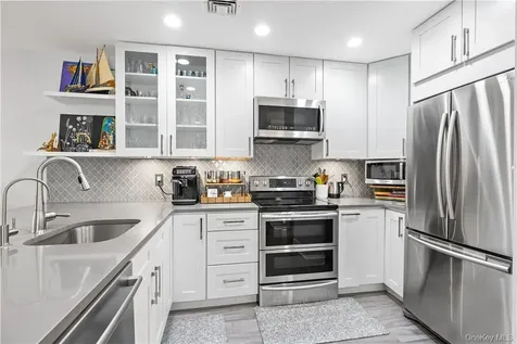 17 Top Of The Ridge Mamaroneck NY 10543