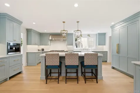 1920 Midlane Muttontown NY 11791