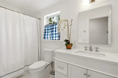 1920 Midlane Muttontown NY 11791