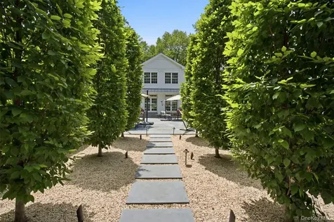 1920 Midlane Muttontown NY 11791