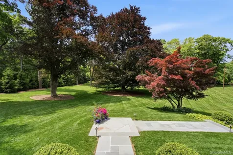 1920 Midlane Muttontown NY 11791