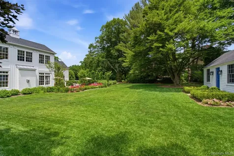 1920 Midlane Muttontown NY 11791