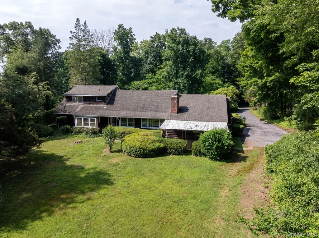 209 Southdown Road Lloyd Harbor NY 11743