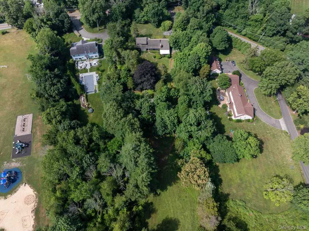 209 Southdown Road Lloyd Harbor NY 11743