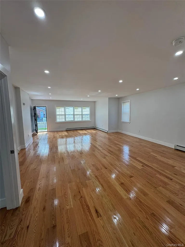 102-15 215th Street Queens Village NY 11429