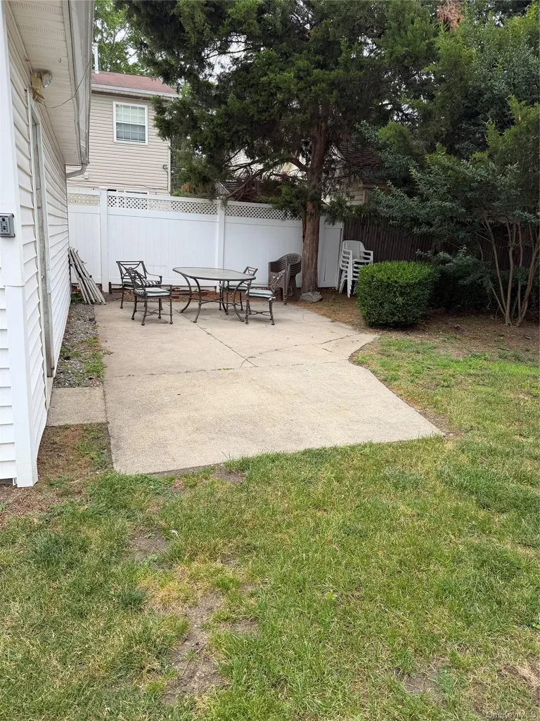 7 Chestnut Street Westbury NY 11590