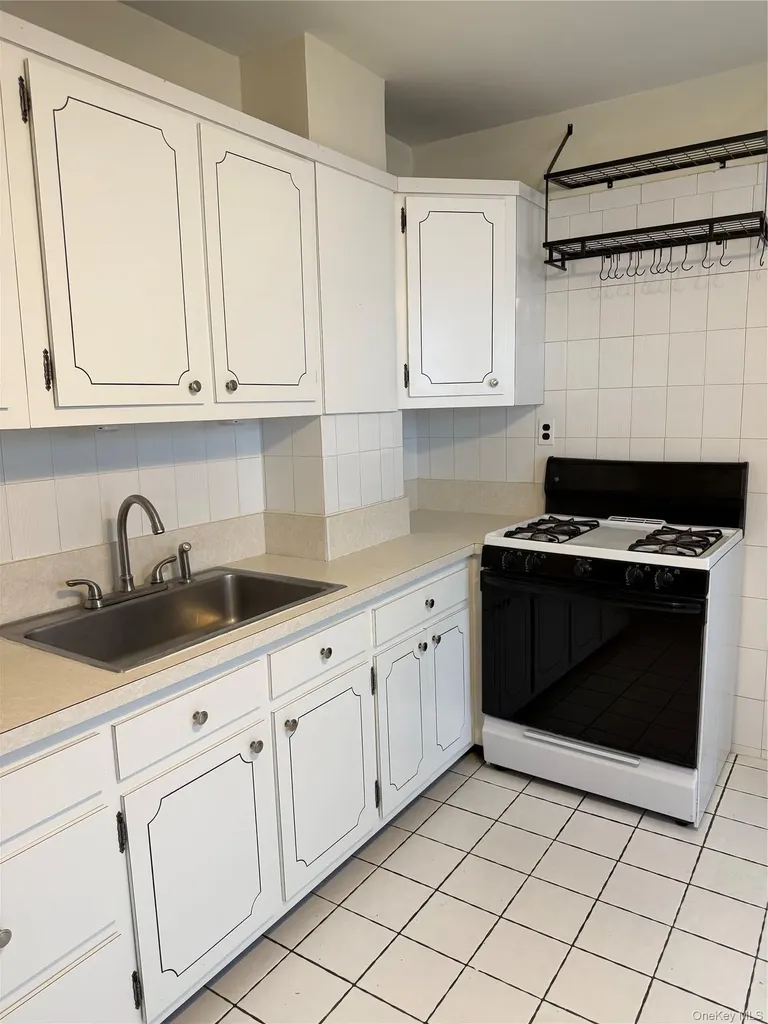 7 Chestnut Street Westbury NY 11590