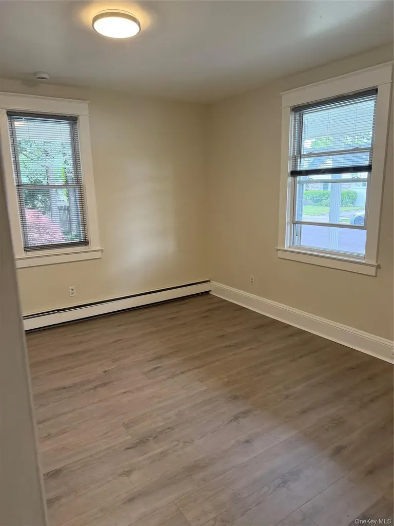 7 Chestnut Street Westbury NY 11590