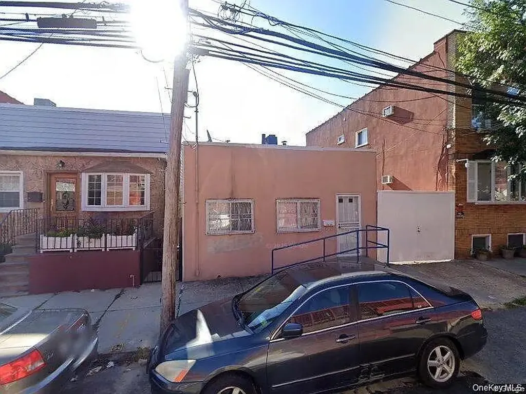33-73 10th Street Long Island City NY 11106