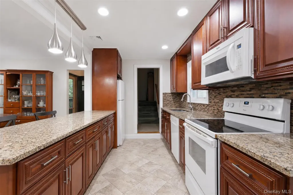 4 Lorraine Road South Salem NY 10590
