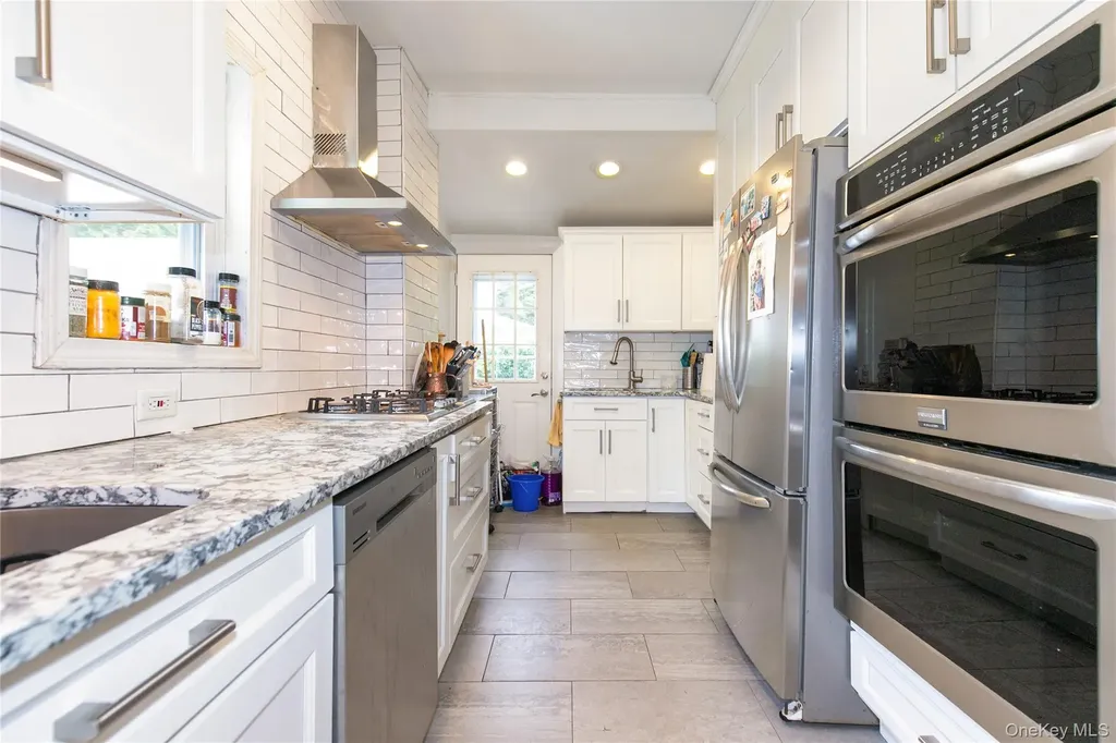 367 Summit Avenue Cedarhurst NY 11516
