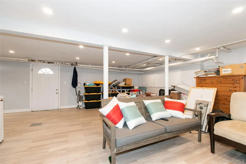 367 Summit Avenue Cedarhurst NY 11516