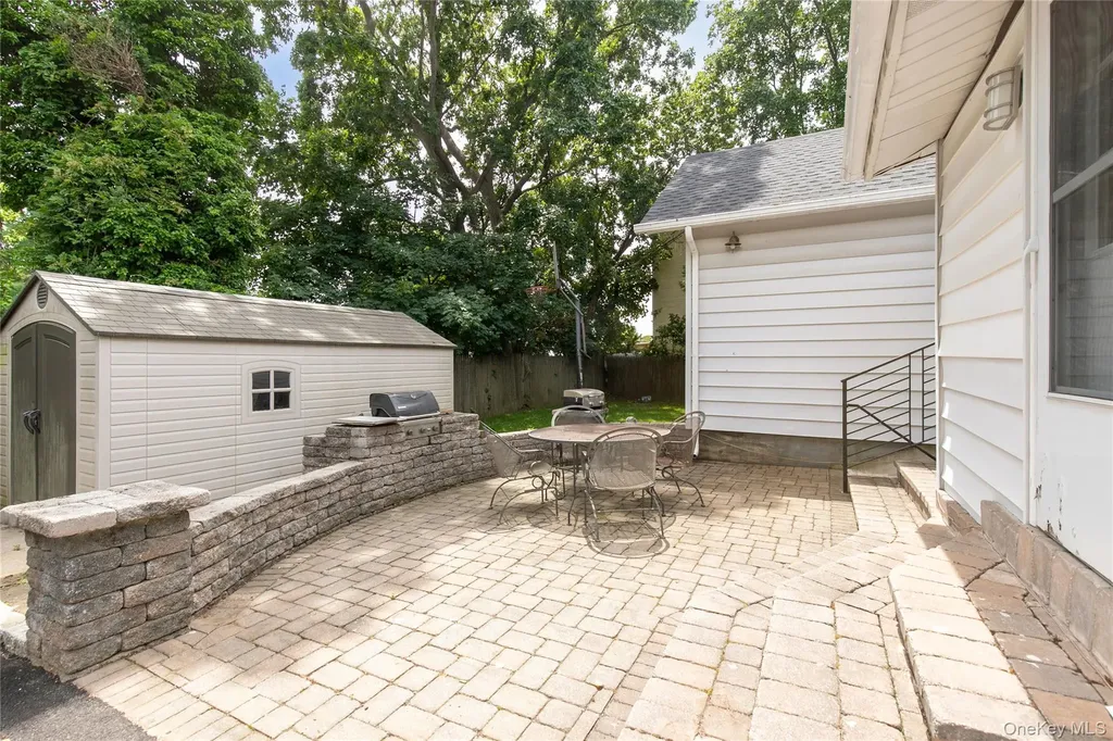 367 Summit Avenue Cedarhurst NY 11516