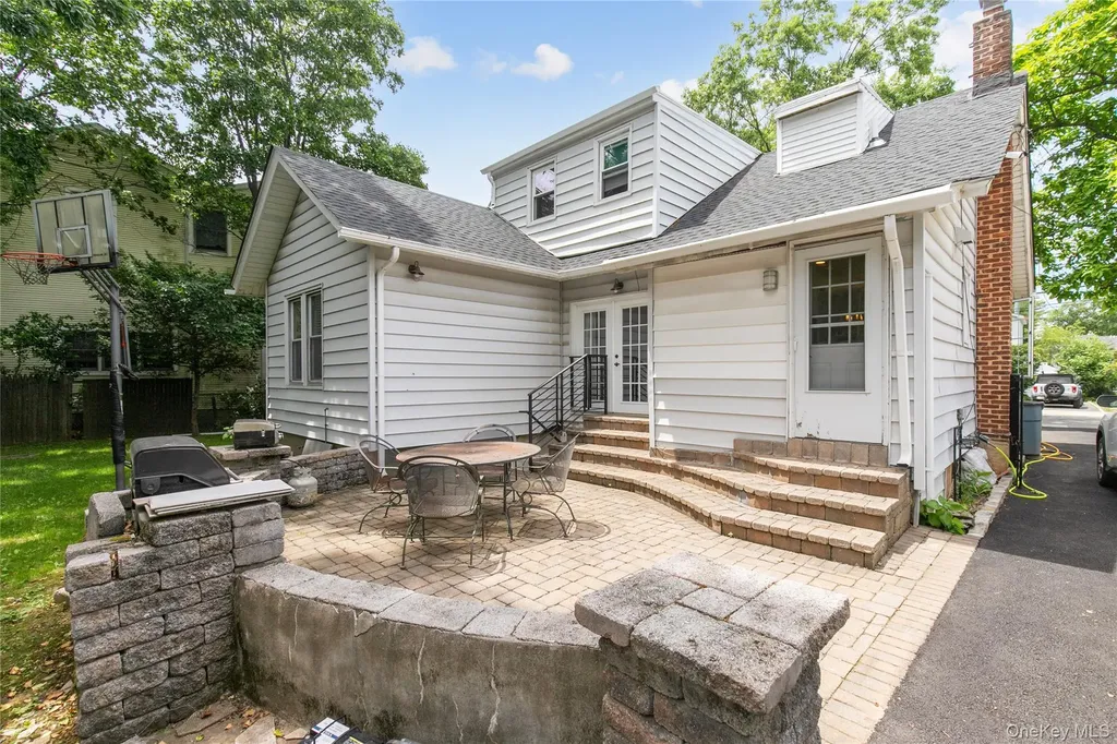 367 Summit Avenue Cedarhurst NY 11516