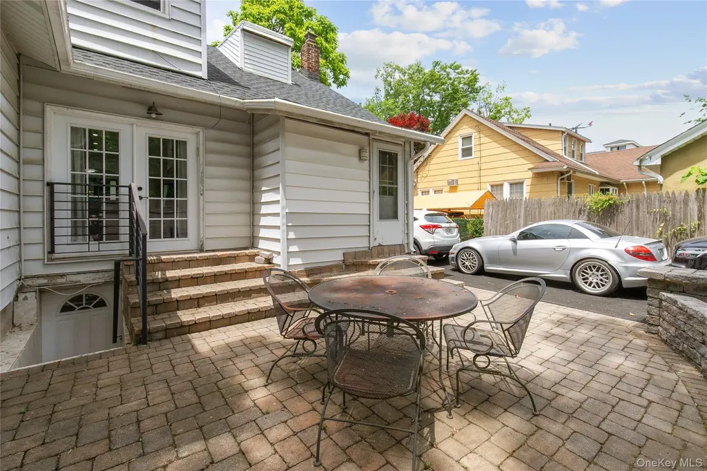 367 Summit Avenue Cedarhurst NY 11516