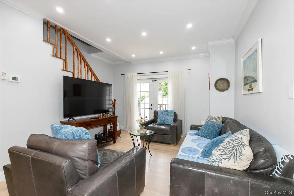 367 Summit Avenue Cedarhurst NY 11516