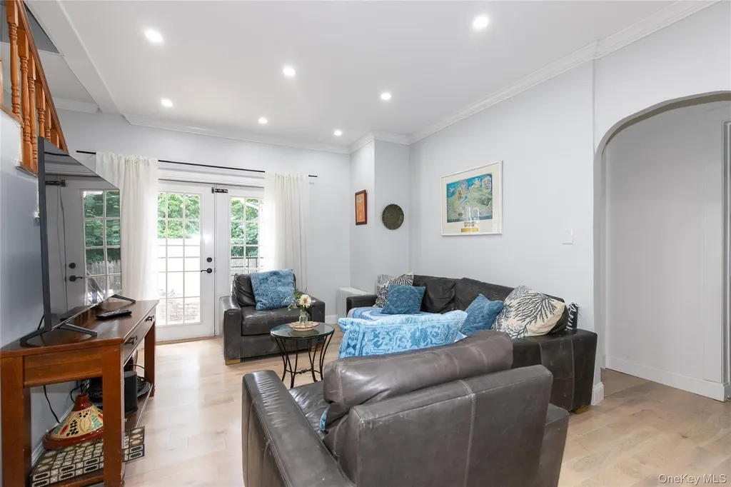 367 Summit Avenue Cedarhurst NY 11516