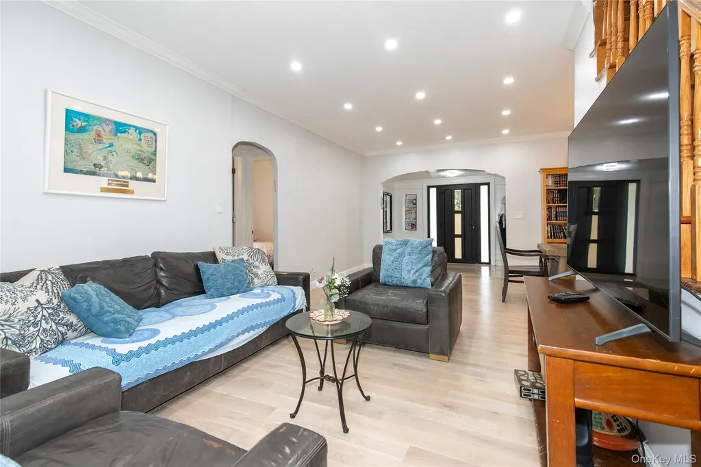 367 Summit Avenue Cedarhurst NY 11516