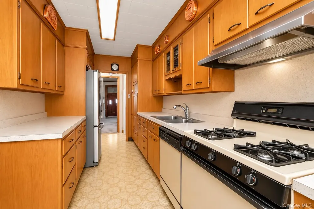 67 Dartmouth Street Valley Stream NY 11581