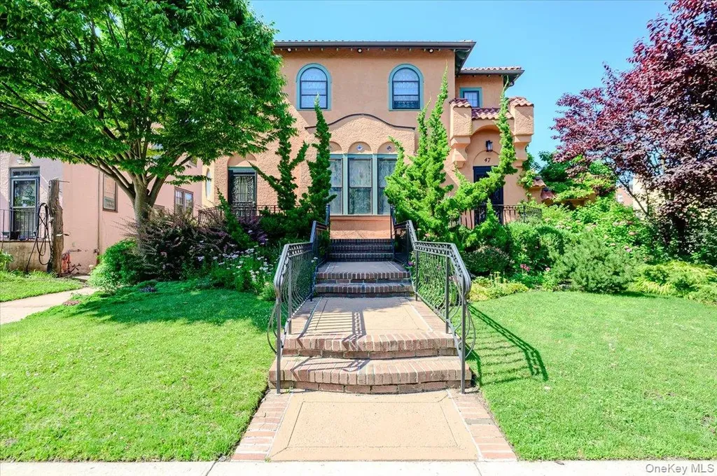 47 E Penn Street Long Beach NY 11561
