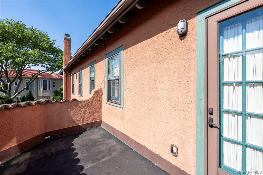 47 E Penn Street Long Beach NY 11561