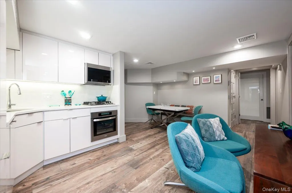 47 E Penn Street Long Beach NY 11561