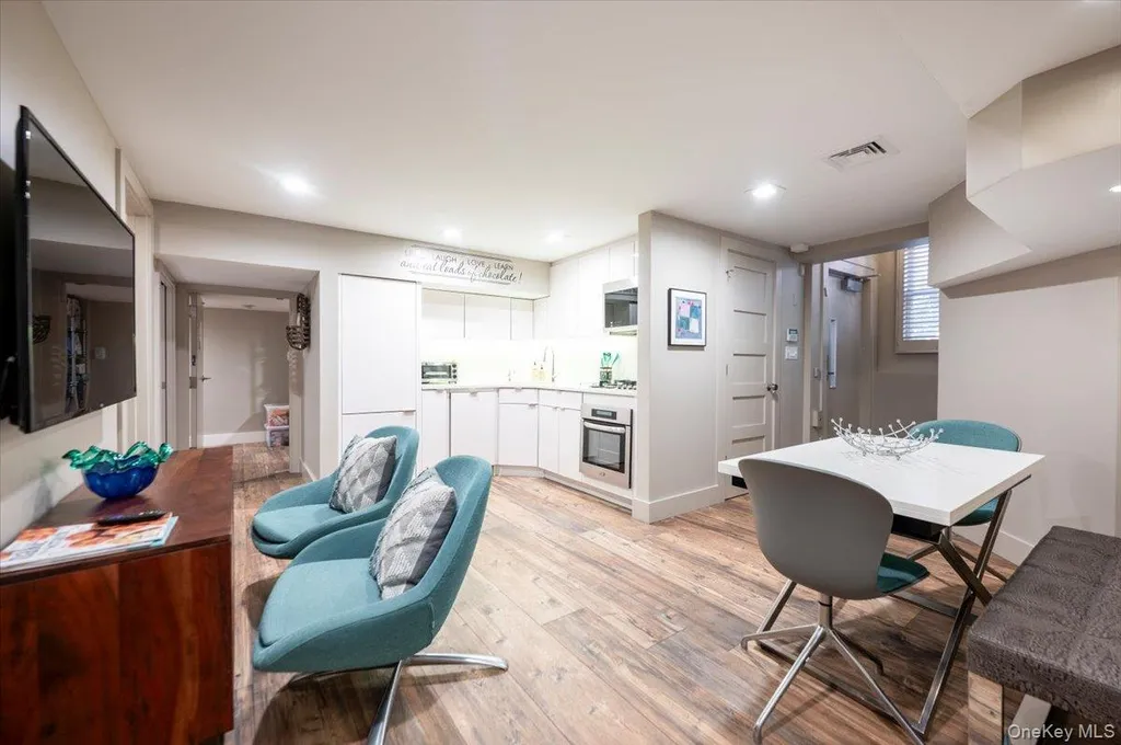 47 E Penn Street Long Beach NY 11561