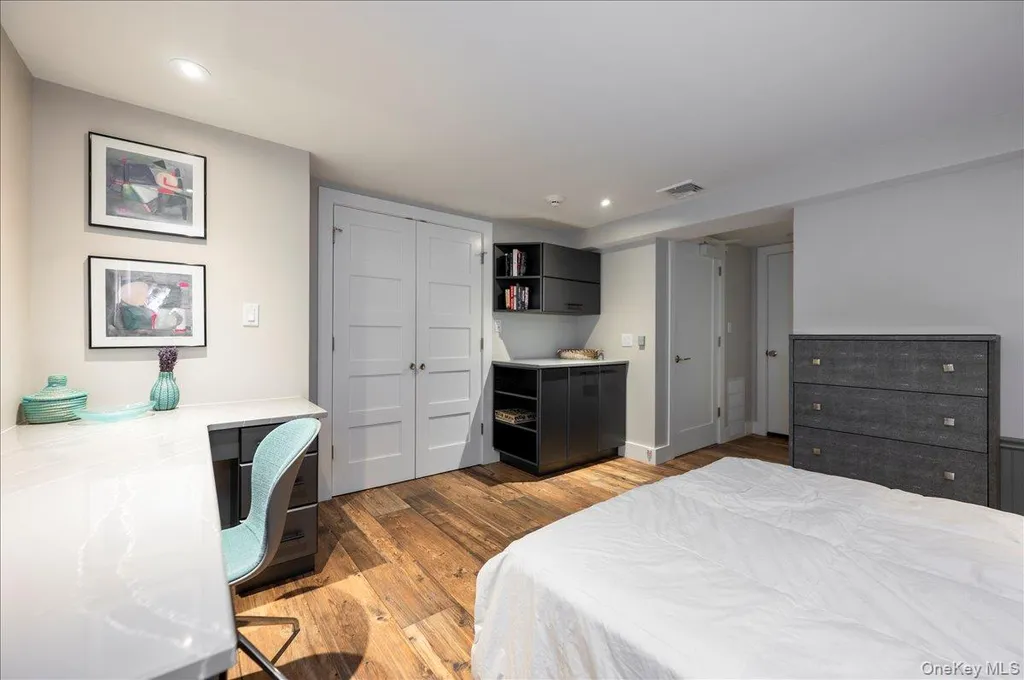 47 E Penn Street Long Beach NY 11561
