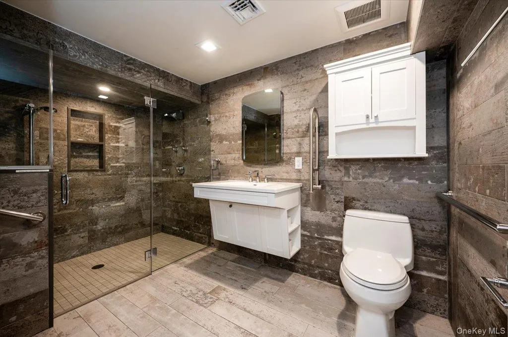47 E Penn Street Long Beach NY 11561
