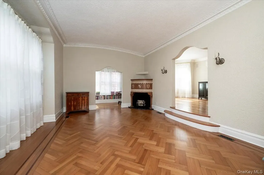 47 E Penn Street Long Beach NY 11561