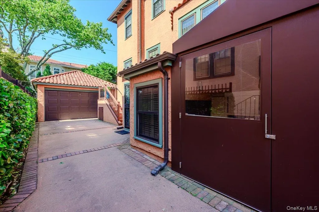 47 E Penn Street Long Beach NY 11561