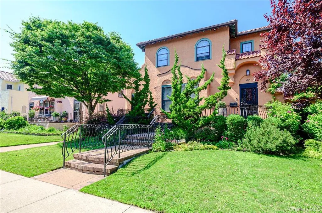 47 E Penn Street Long Beach NY 11561