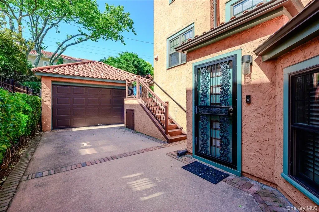 47 E Penn Street Long Beach NY 11561